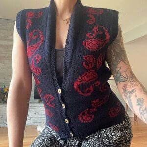Hand made - vintage - knitted vest